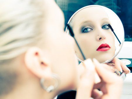 Як правильно вибрати дзеркальце для макіяжу