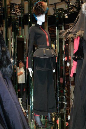 Тиждень високої моди в Парижі. Колекція Schiaparelli Haute Couture сезону осінь-зима 2013-2014
