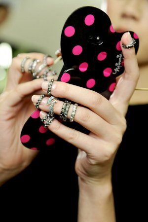 Новий тренд - кільця для нігтів і на фаланги пальців від Chanel