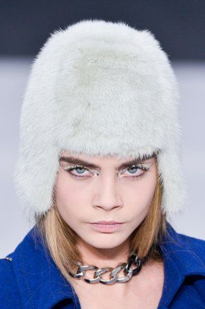 Модні жіночі шапки осінь-зима 2013-2014