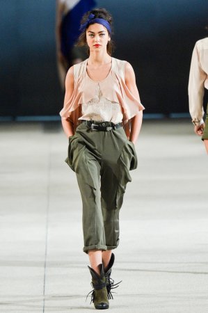 Жіночі брюки в весняно-літніх колекціях 2014