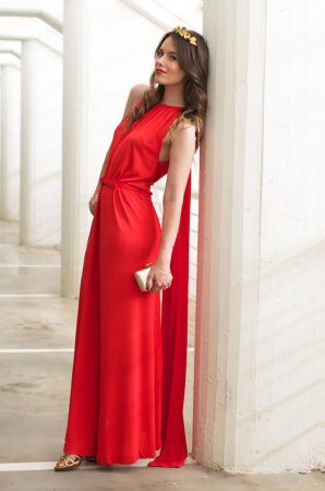 Поради модницям: як і з чим носити червоні сукні