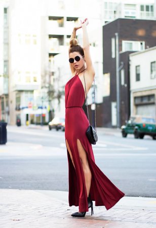 Поради модницям: як і з чим носити червоні сукні