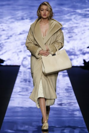    ̳.  Max Mara - 2015-2016