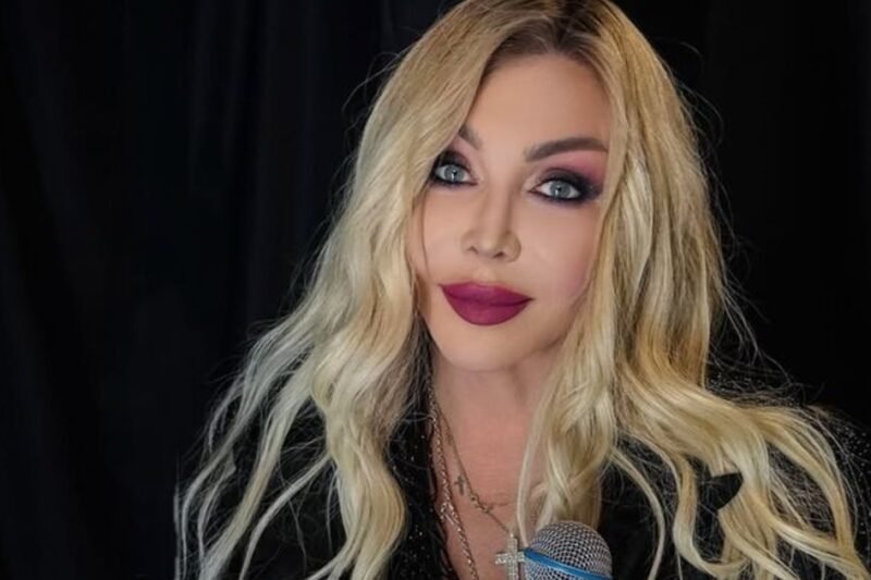 Ірина Білик потішила фанів курйозним селфі з розпатланим волоссям.
