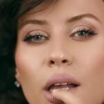 Маремуха виставила топлес-фото з процедур краси